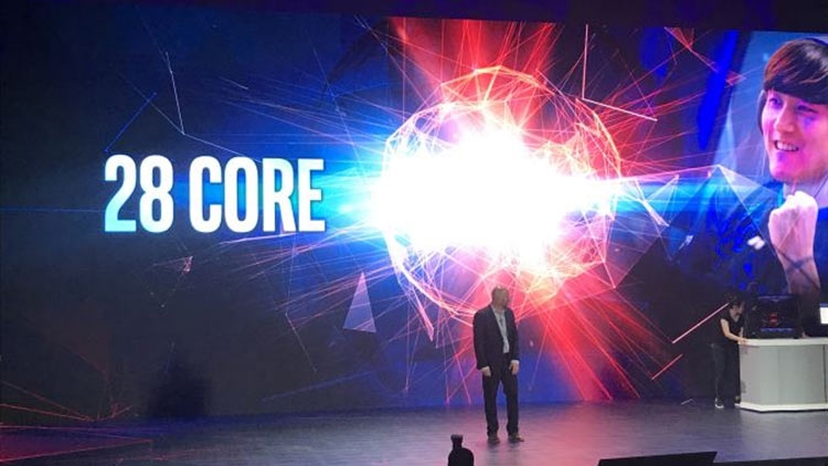 Фото - Intel показала 28-ядерный 5-ГГц процессор и выпустит его в конце года»
